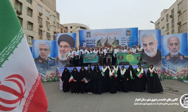 از صحن خدمت تا میدان حضور؛ جلوه‌ای معنوی از  حضورخادمیاران کانون های خدمت رضوی اهواز  در راهپیمایی یوالله22 بهمن