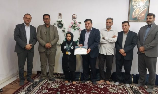 دیدار  با قهرمانان بانوان منطقه کم‌برخوردار کوی ملاشیه قهرمانان دو و میدانی (پرتاب وزنه و نیزه) در سطح کشور